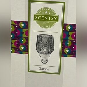 Scentsy- Gatsby - Plug in‎ Warmer, Needs bulb- New in box